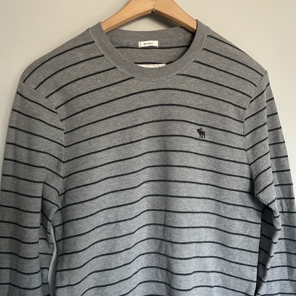 Abercrombie & Fitch Striped Muscle Long Sleeve Shirt - Picture 1 of 5